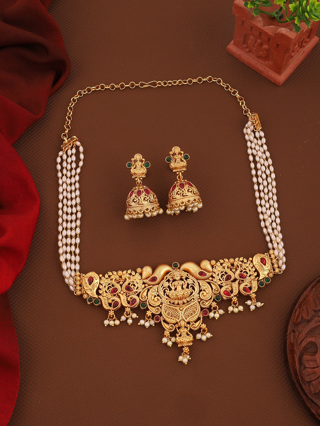 

ROFARWORD Gold-Plated Stone-Studded & Pearl Beaded Jewellery Set