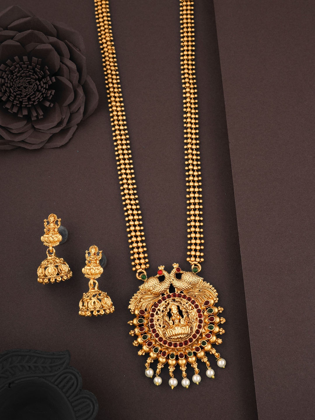 

ROFARWORD Gold-Plated Stone-Studded & Pearl Beaded Jewellery Set
