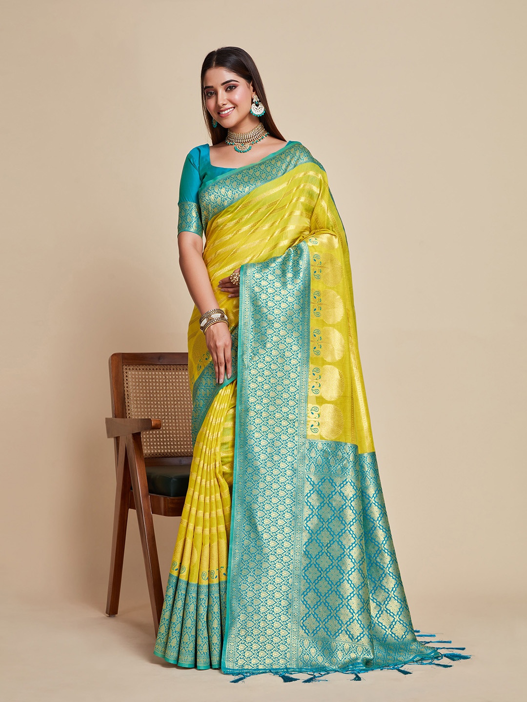 

MIMOSA Ethnic Motifs Woven Design Zari Kanjeevaram Saree, Lime green