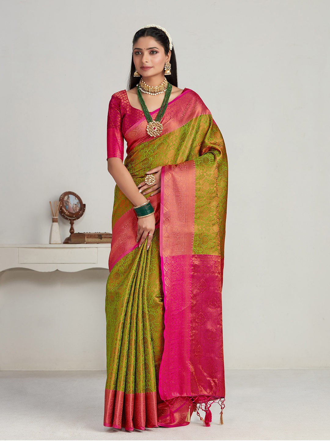 

MIMOSA Floral Woven Design Zari Kanjeevaram Saree, Lime green