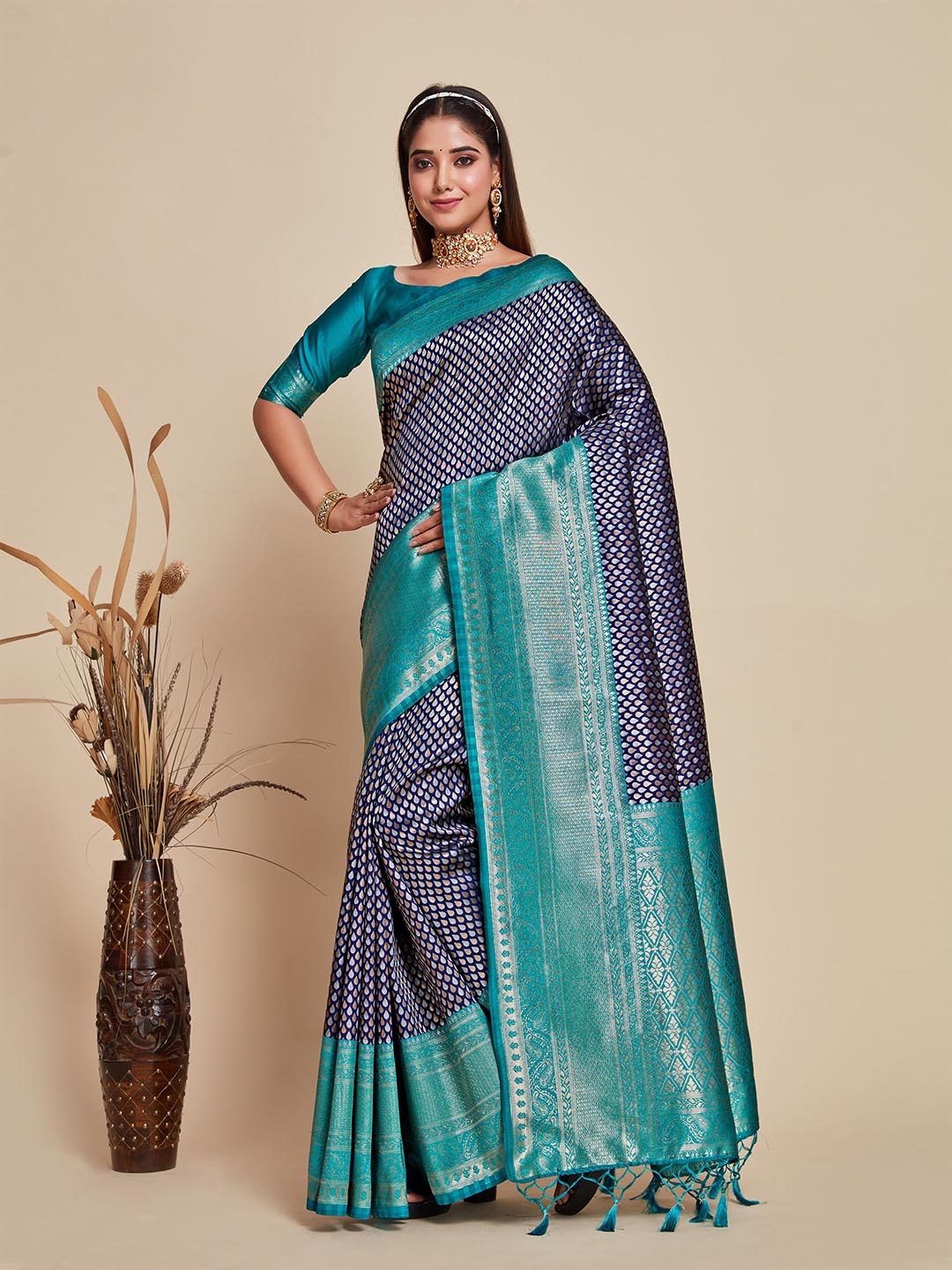 

MIMOSA Woven Design Zari Kanjeevaram Saree, Navy blue