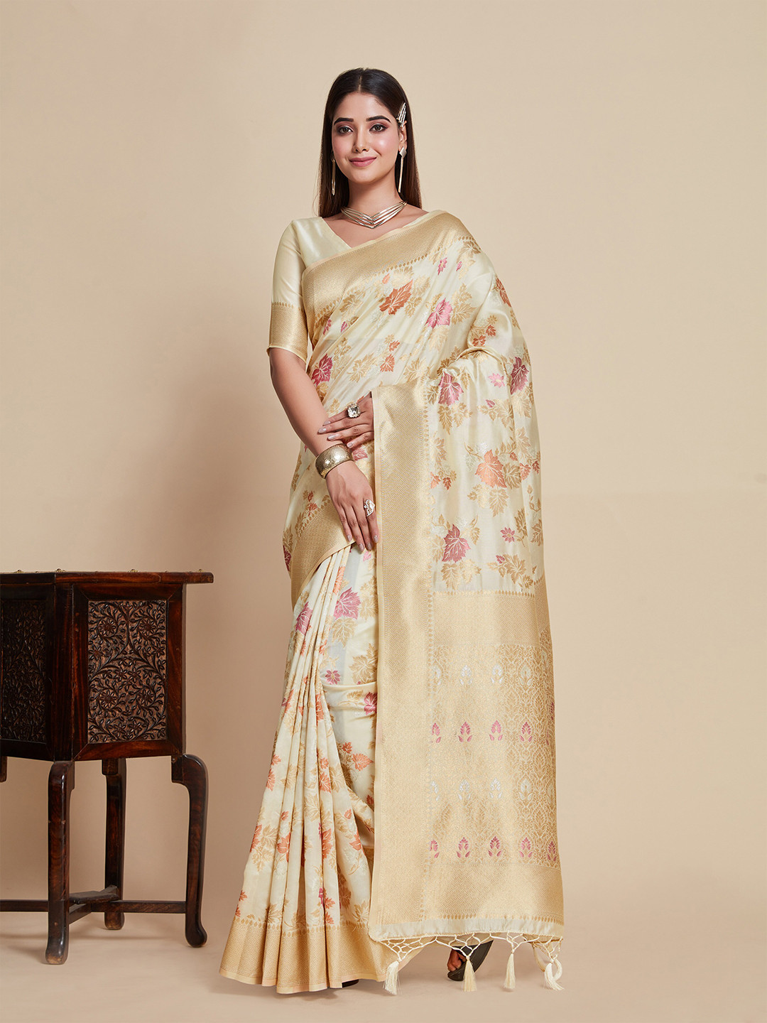 

MIMOSA Floral Woven Design Zari Kanjeevaram Saree, Off white