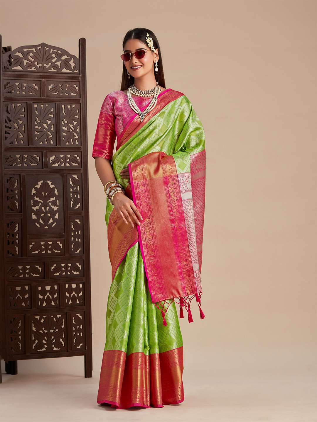 

MIMOSA Woven Design Zari Kanjeevaram Saree, Lime green