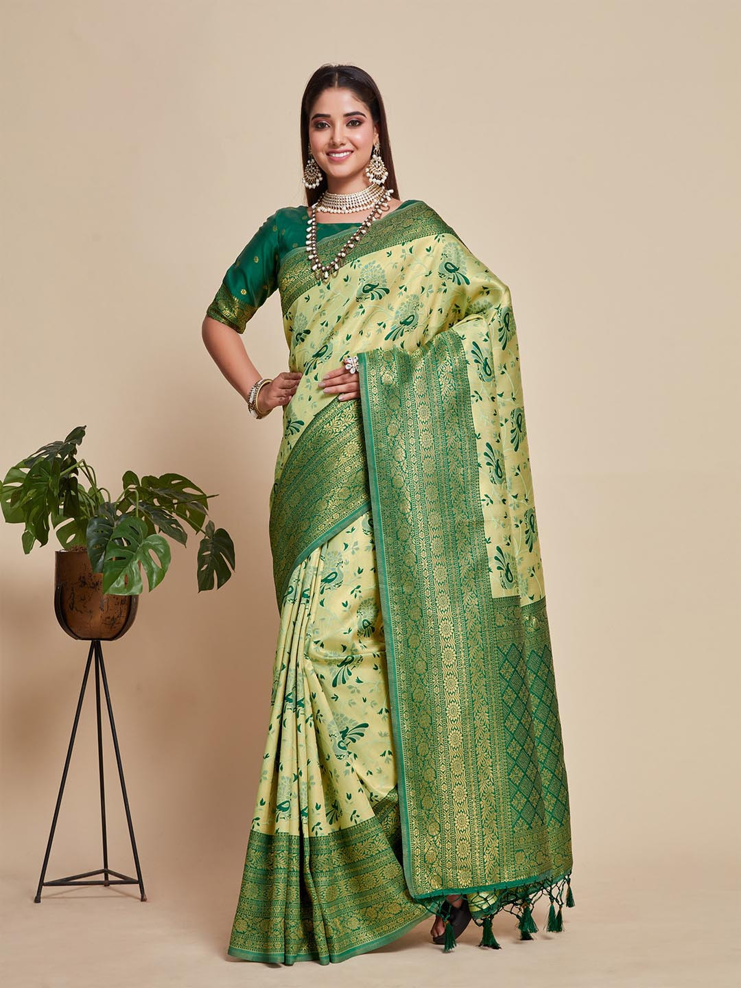 

MIMOSA Ethnic Motifs Woven Design Zari Kanjeevaram Saree, Green