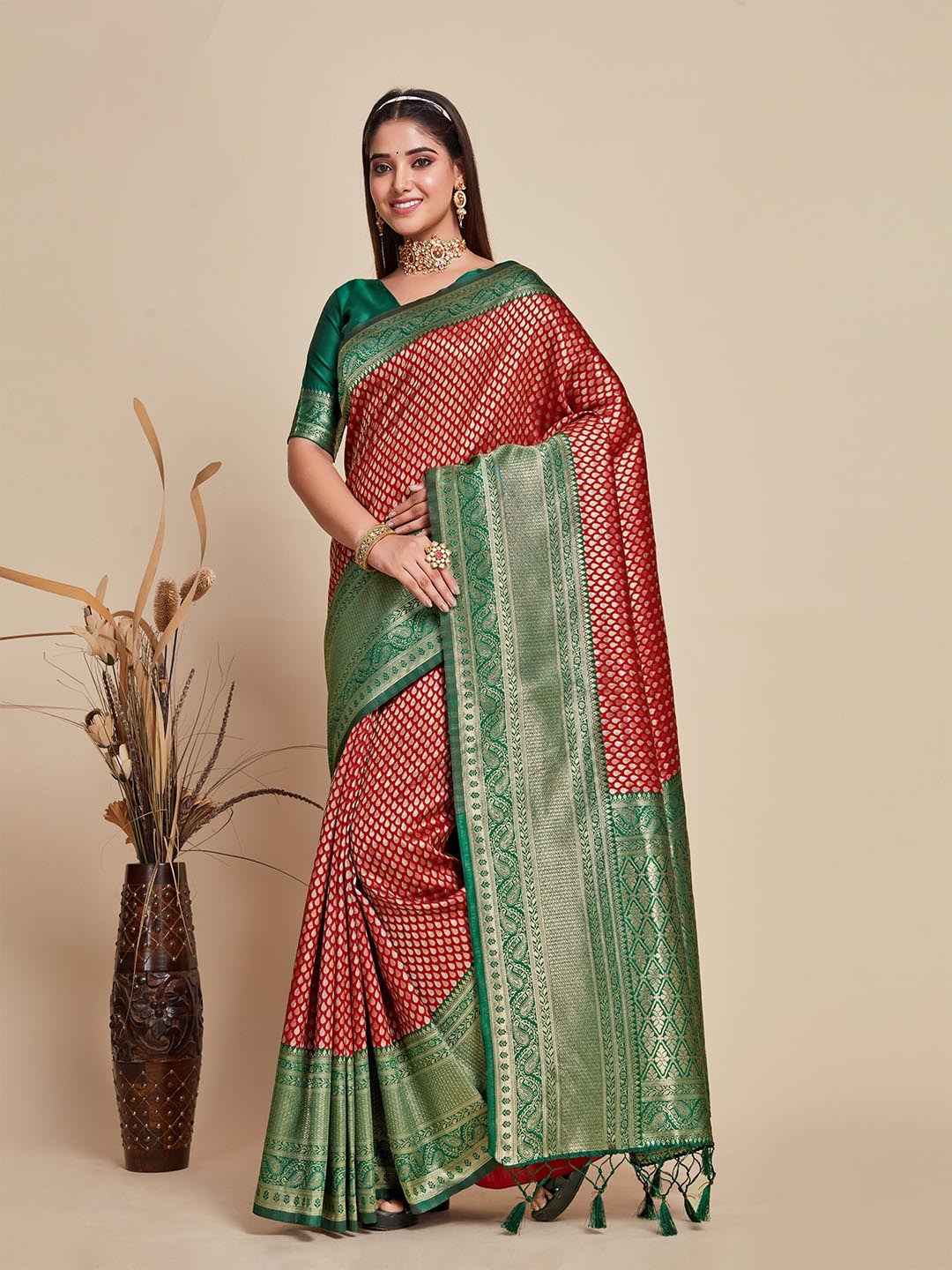 

MIMOSA Ethnic Motifs Woven Design Zari Kanjeevaram Saree, Red