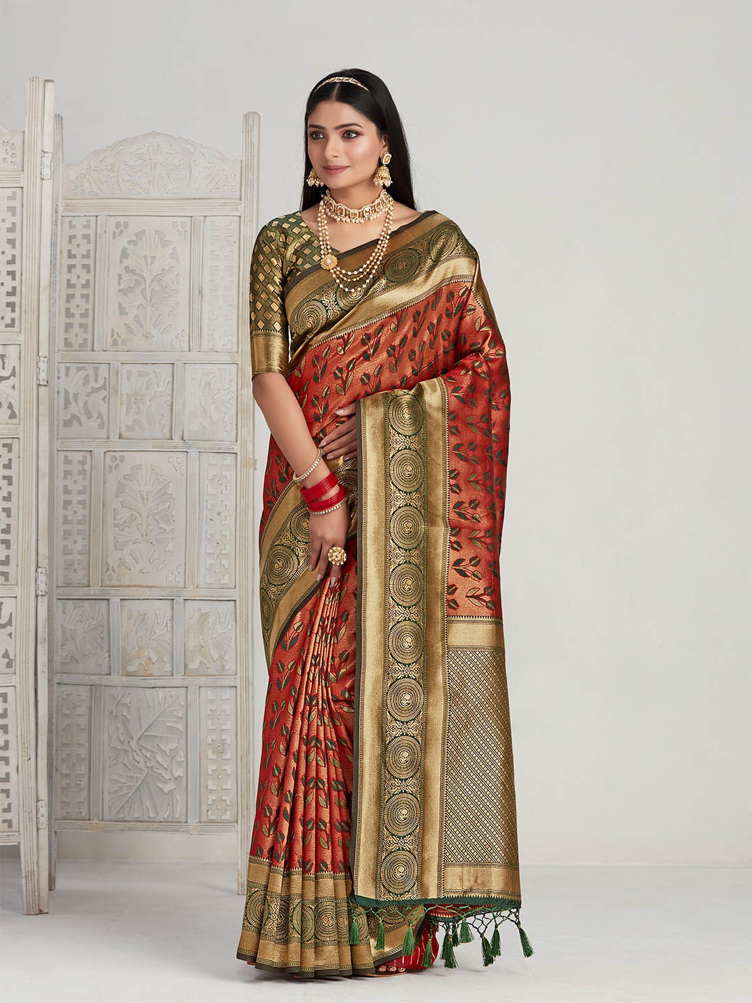 

MIMOSA Floral Woven Design Zari Art Silk Kanjeevaram Saree, Maroon