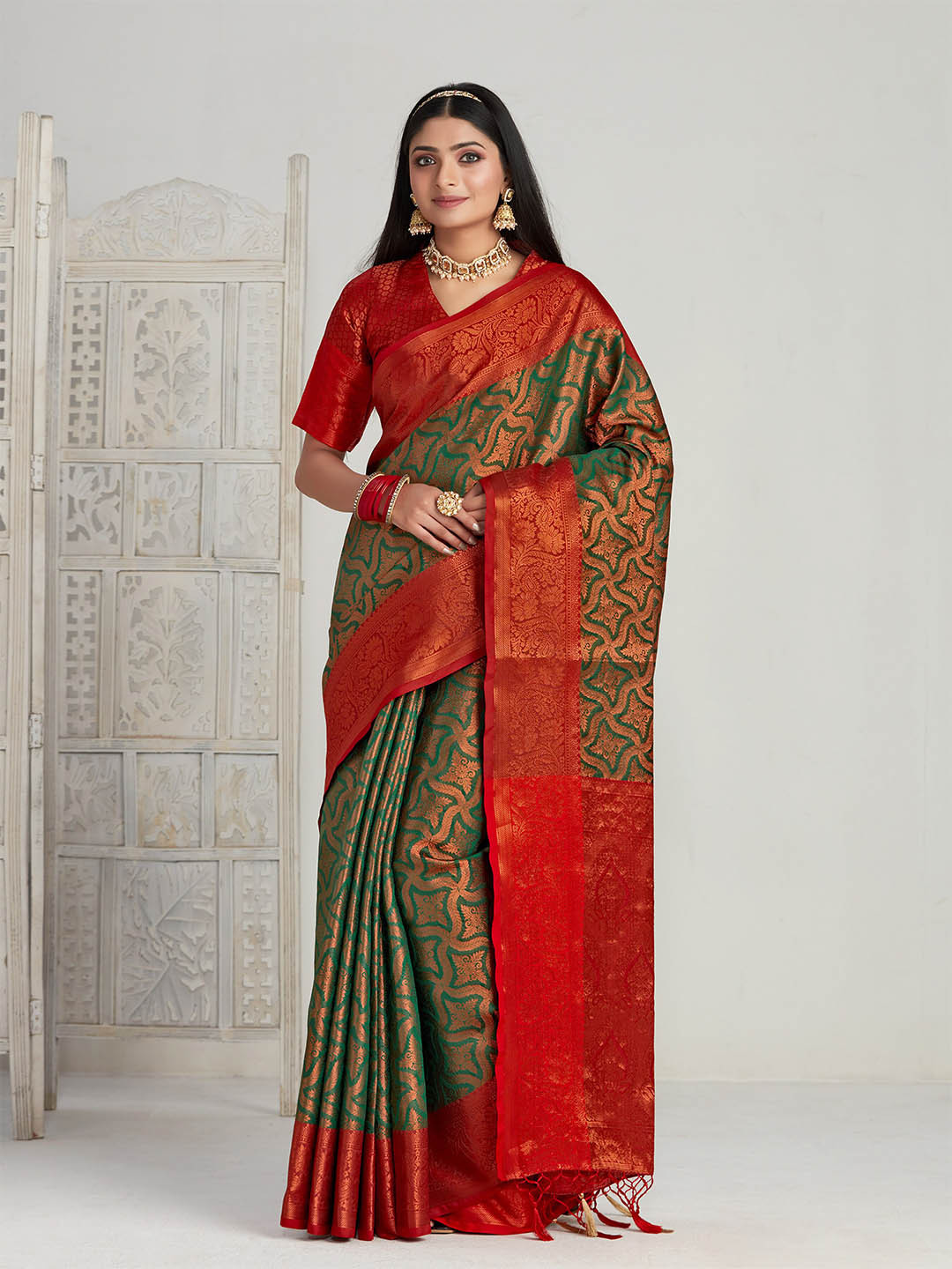 

MIMOSA Woven Design Zari Art Silk Kanjeevaram Saree, Green