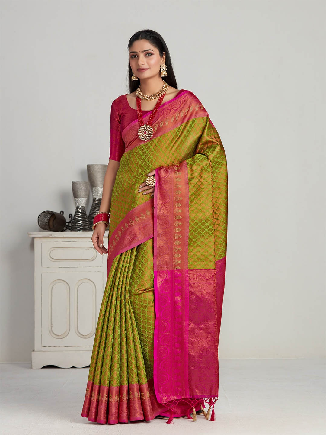 

MIMOSA Ethnic Motifs Woven Design Zari Kanjeevaram Saree, Lime green