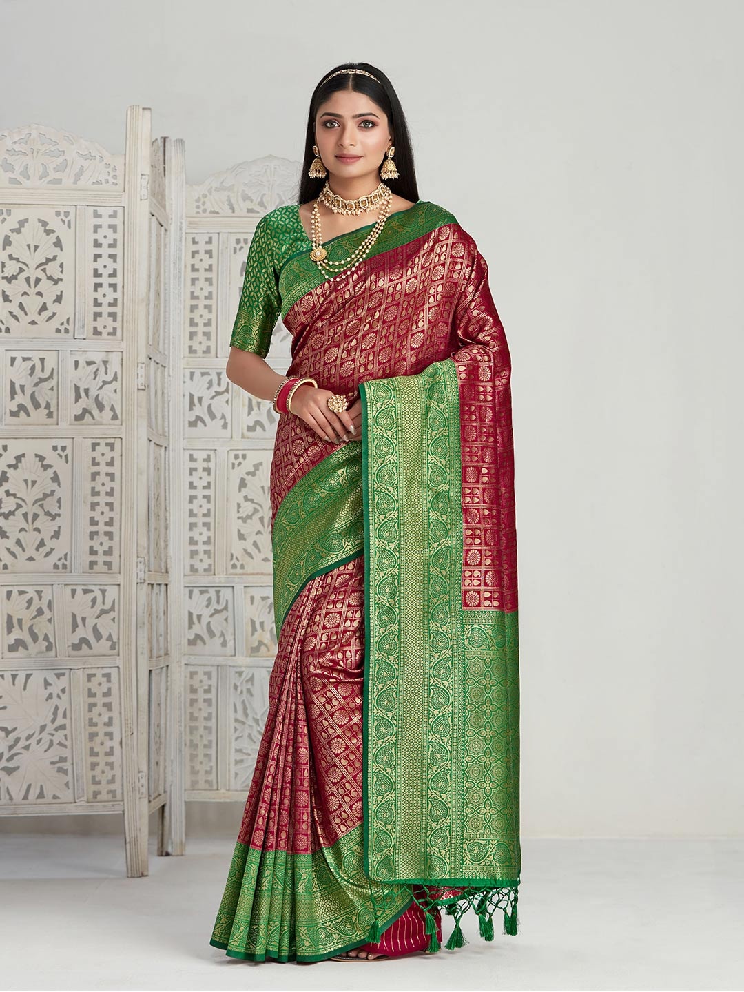 

MIMOSA Ethnic Motifs woven Design Zari Kanjeevaram Saree, Red
