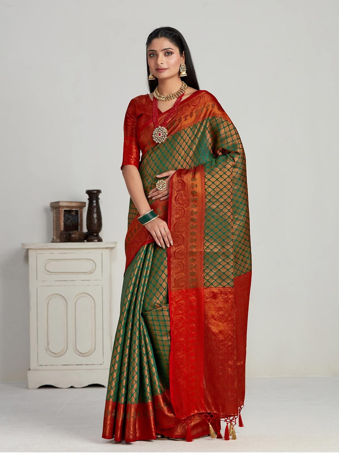 

MIMOSA Ethnic Motifs Woven Design Zari Kanjeevaram Saree, Green