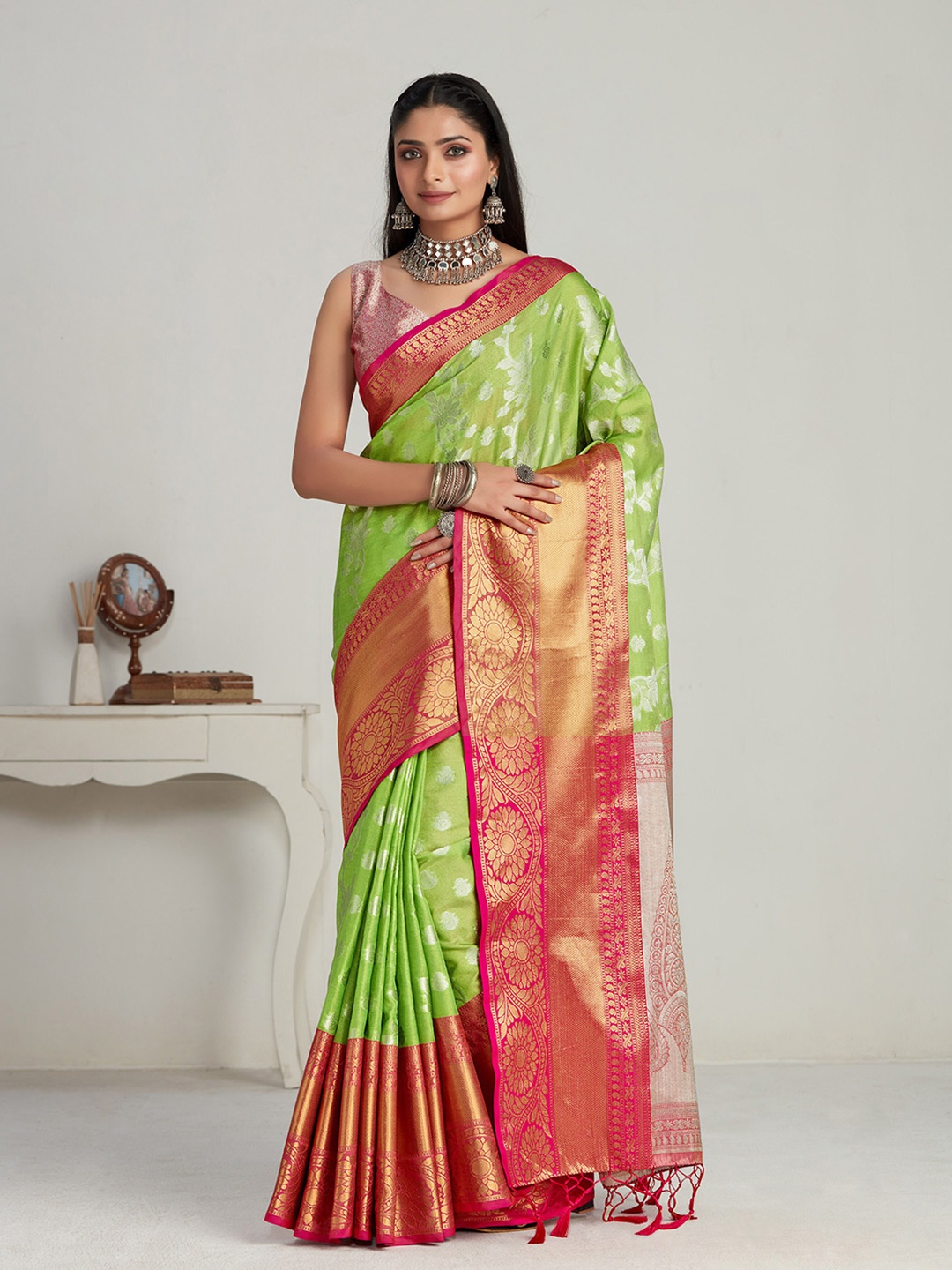 

MIMOSA Ethnic Motifs Woven Design Zari Kanjeevaram Saree, Lime green