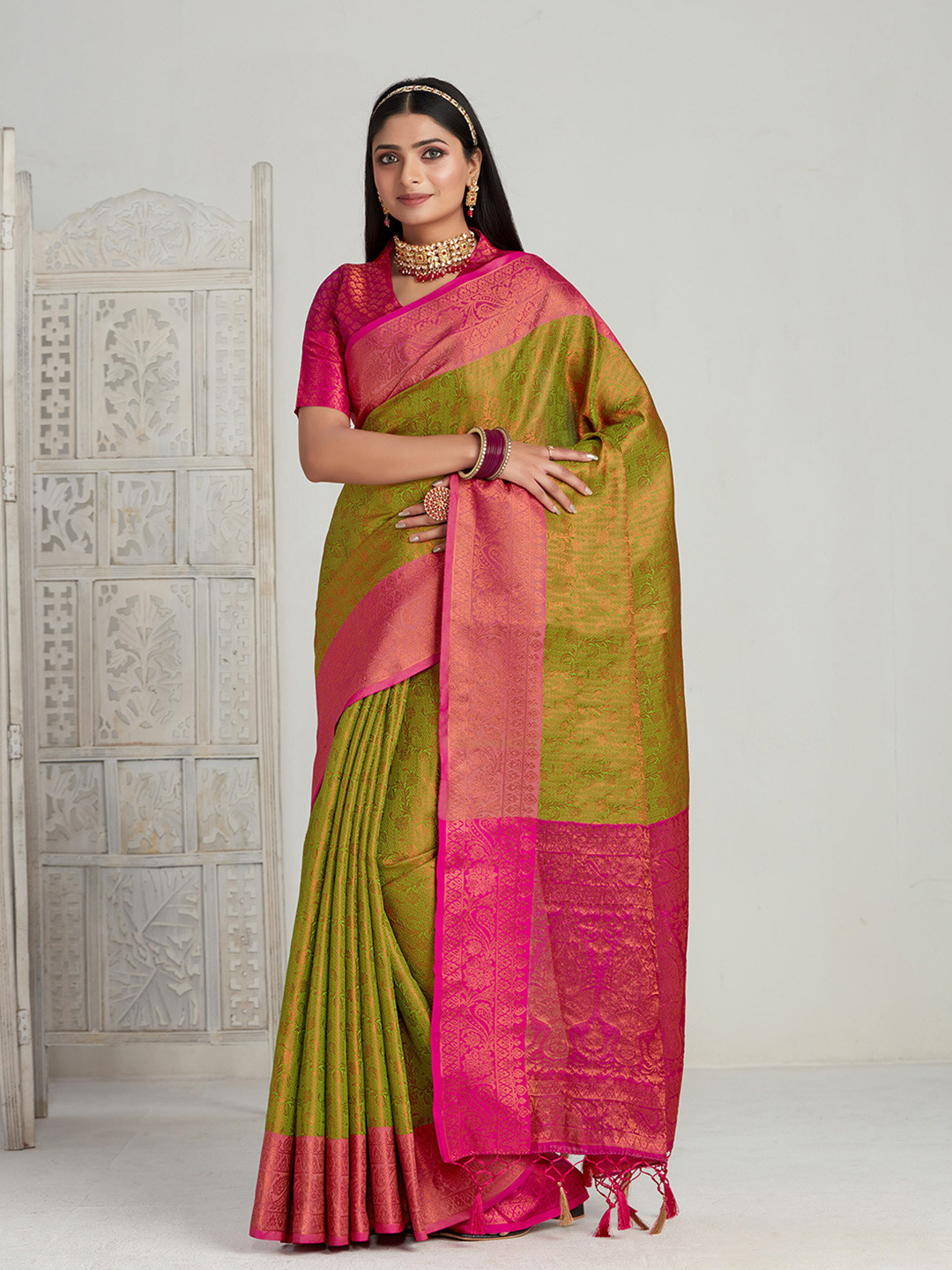

MIMOSA Ethnic Motifs Woven Design Zari Kanjeevaram Saree, Lime green