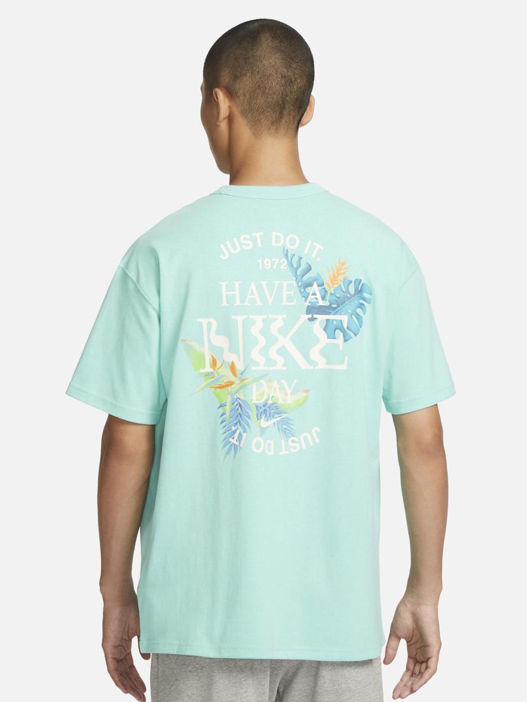 

Nike Sportswear Premium Essentials T-Shirt, Sea green