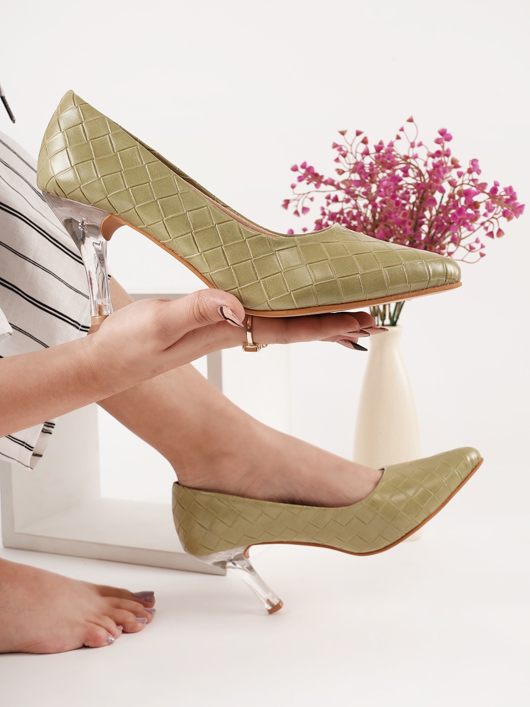 

DressBerry Green Textured Slim Heel Pumps