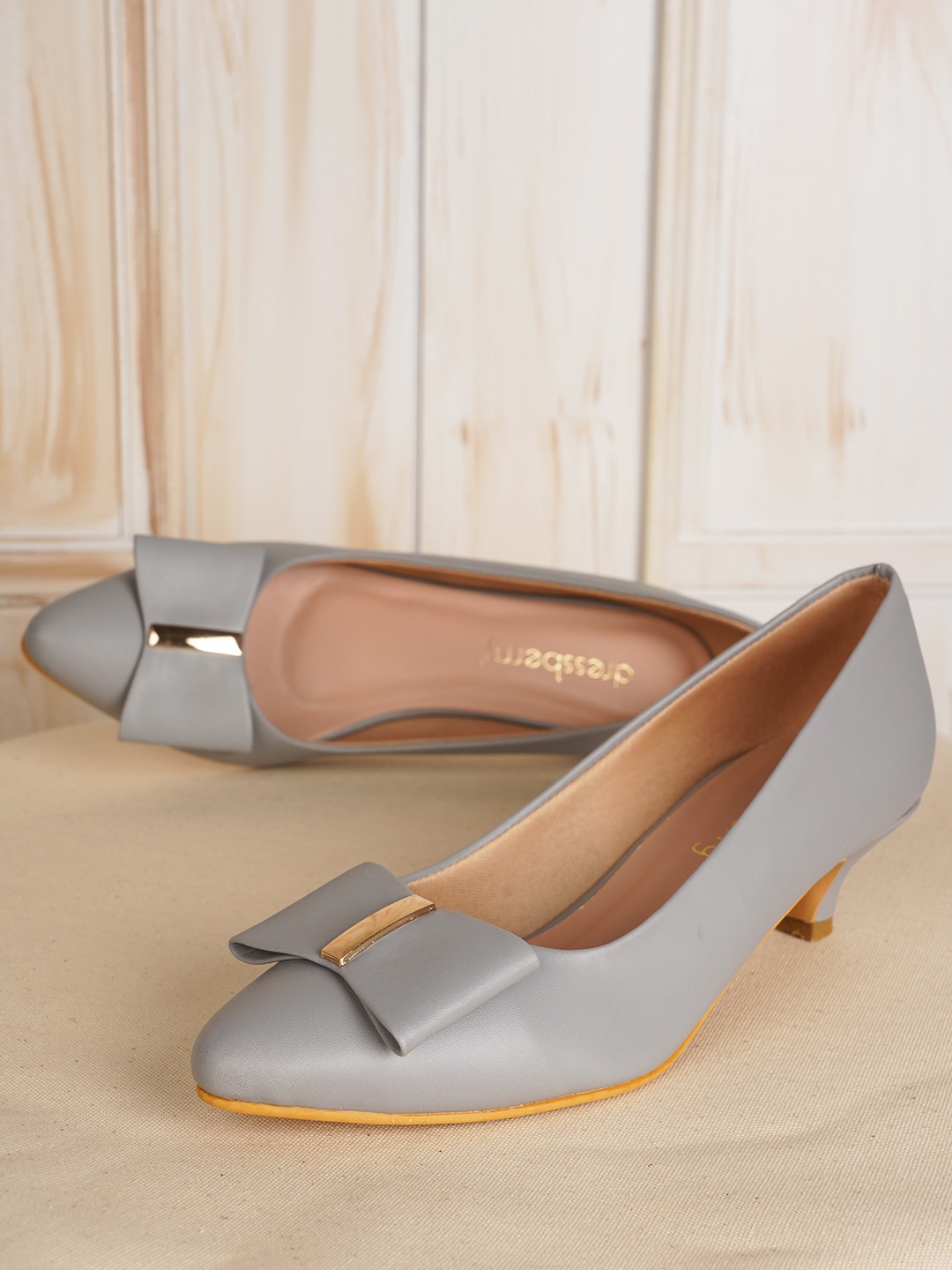 

DressBerry Grey Pointed Toe Kitten Pumps with Bows