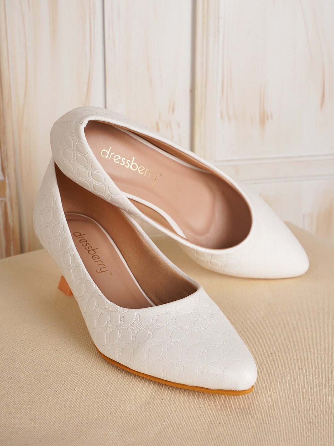 

DressBerry White Textured Pointed Toe Kitten Pumps