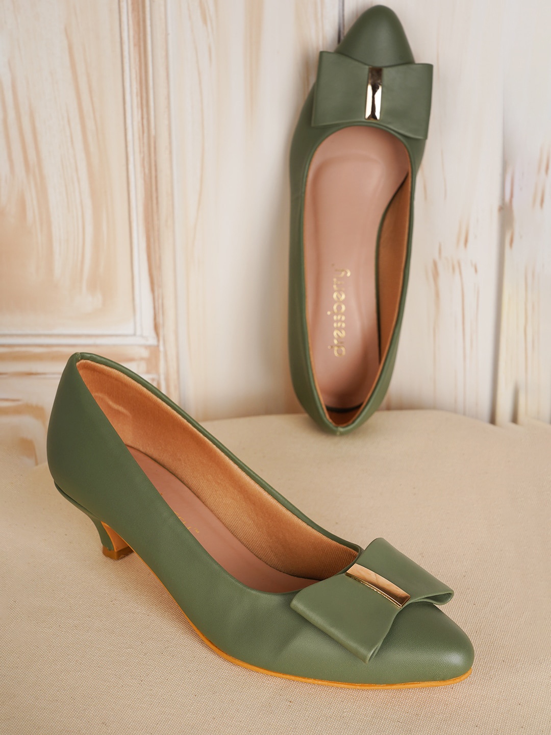 

DressBerry Green Pointed Toe Kitten Pumps with Bows