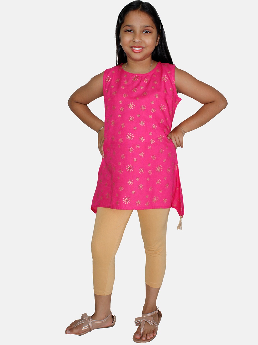 

KiddoPanti Girls Round Neck Ethnic Motifs Printed kaftan Kurta & Leggings, Pink