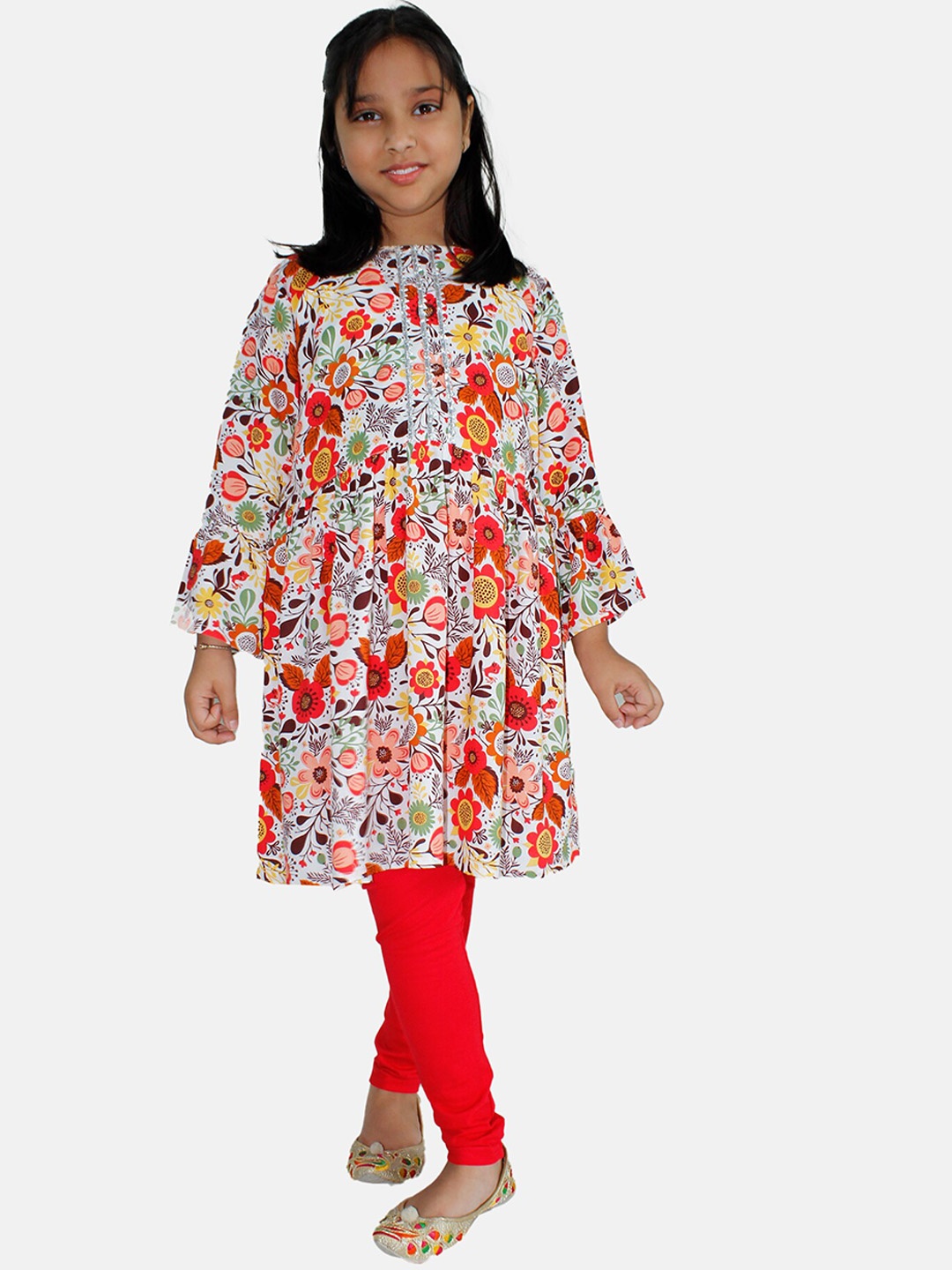 

KiddoPanti Girls Round Neck Floral Printed Flared Sleeve Hem A-Line Kurta & Leggings, White