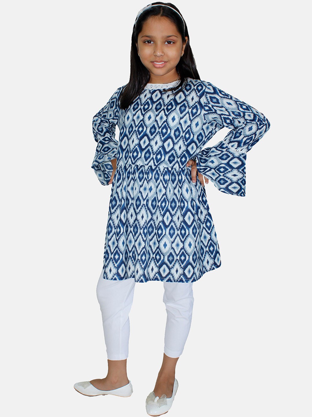 

KiddoPanti Girls Geometric Printed Bell Sleeve A-Line Pure Cotton Kurta & Leggings, Blue