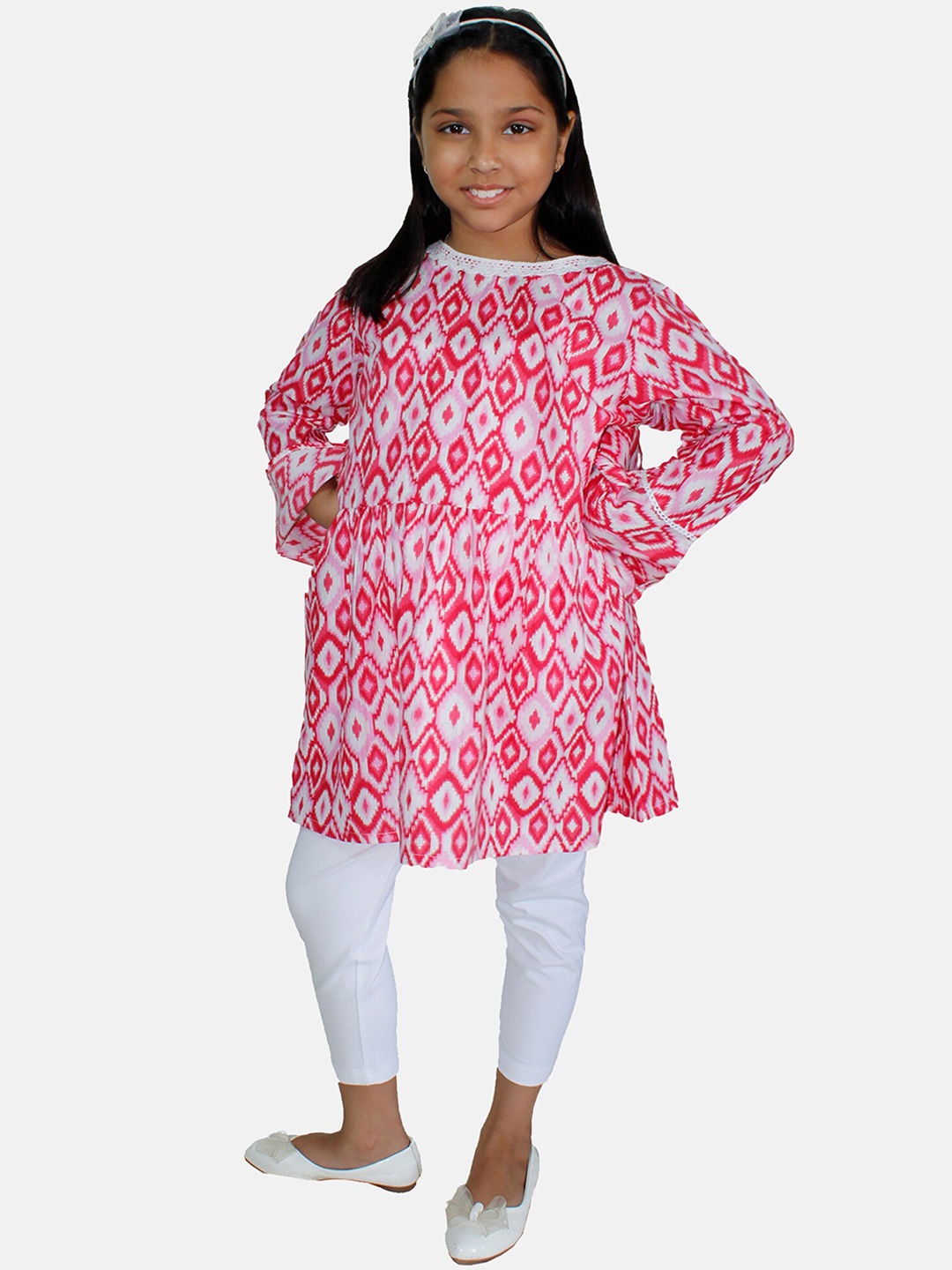 

KiddoPanti Girls Round Neck Geometric Printed Pure Cotton Kurta & Leggings, Red