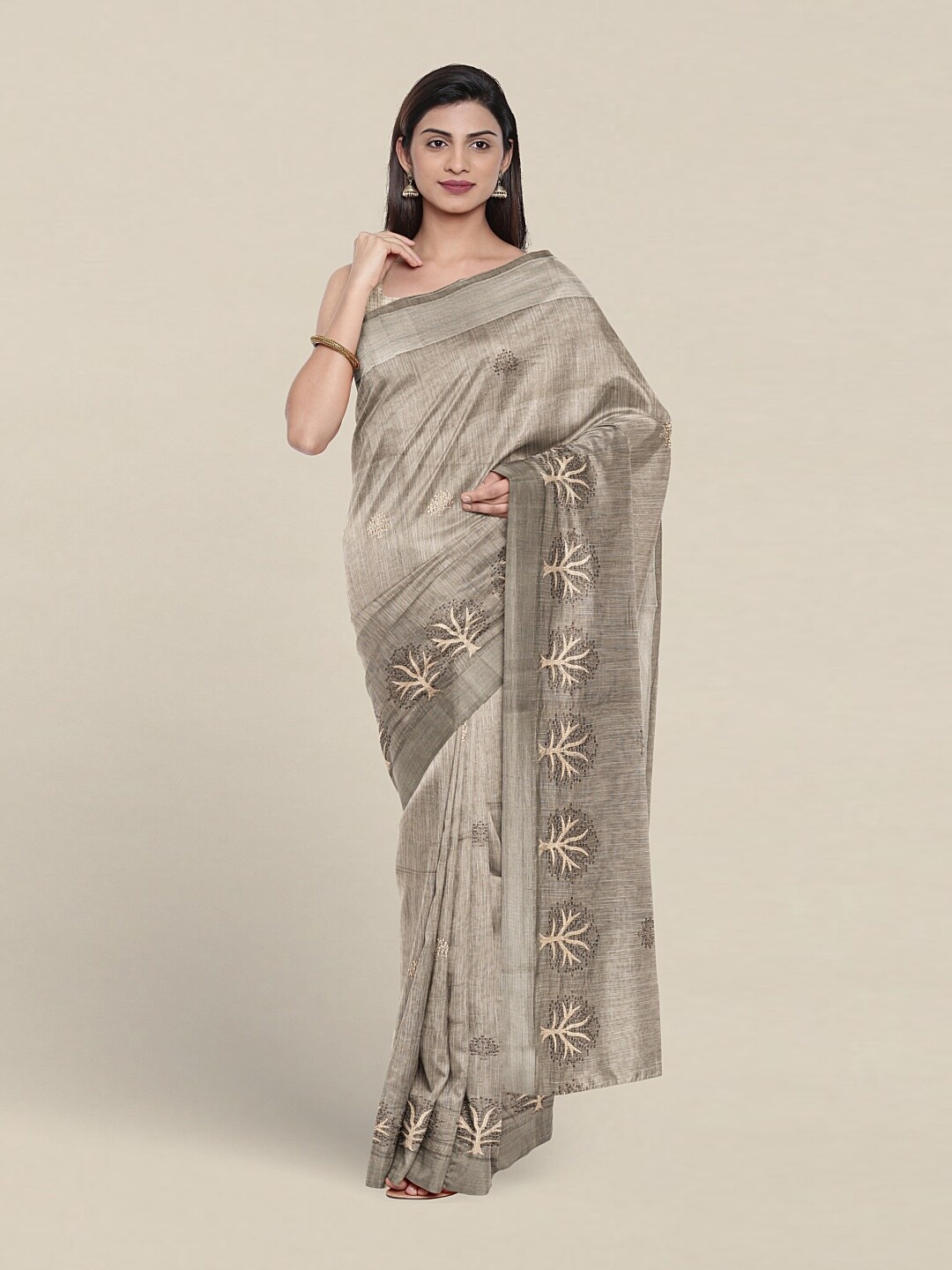 

Pothys Floral Embroidered Pure Cotton Saree With Blouse Piece, Grey