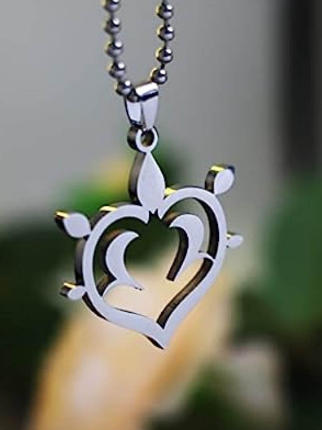 

SALTY Stainless Steel Dapper Playmaker Pendant with Chain, Silver