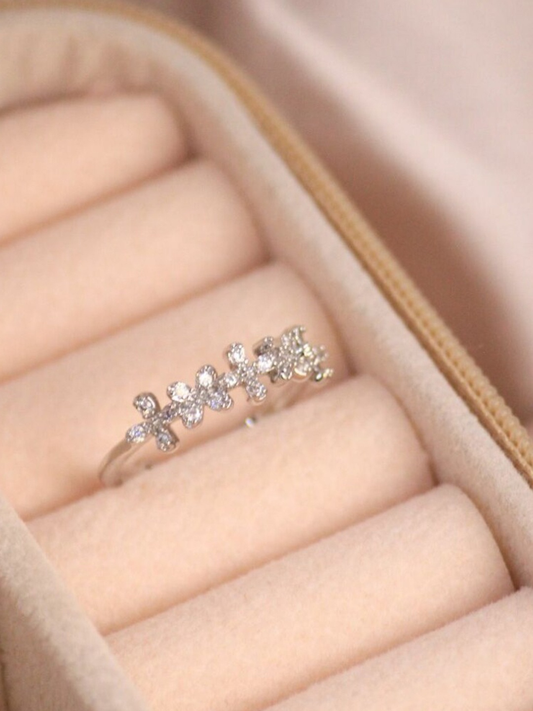 

SALTY Silver Plated Stainless Steel Stone-Studded Finger Ring