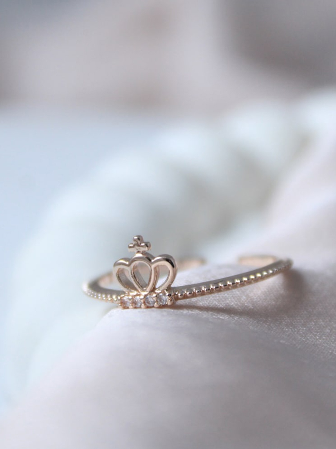 

SALTY Stone-Studded Finger Ring, Gold