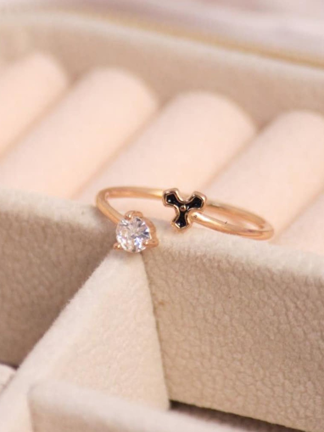 

SALTY Stone-Studded Finger Ring, Gold