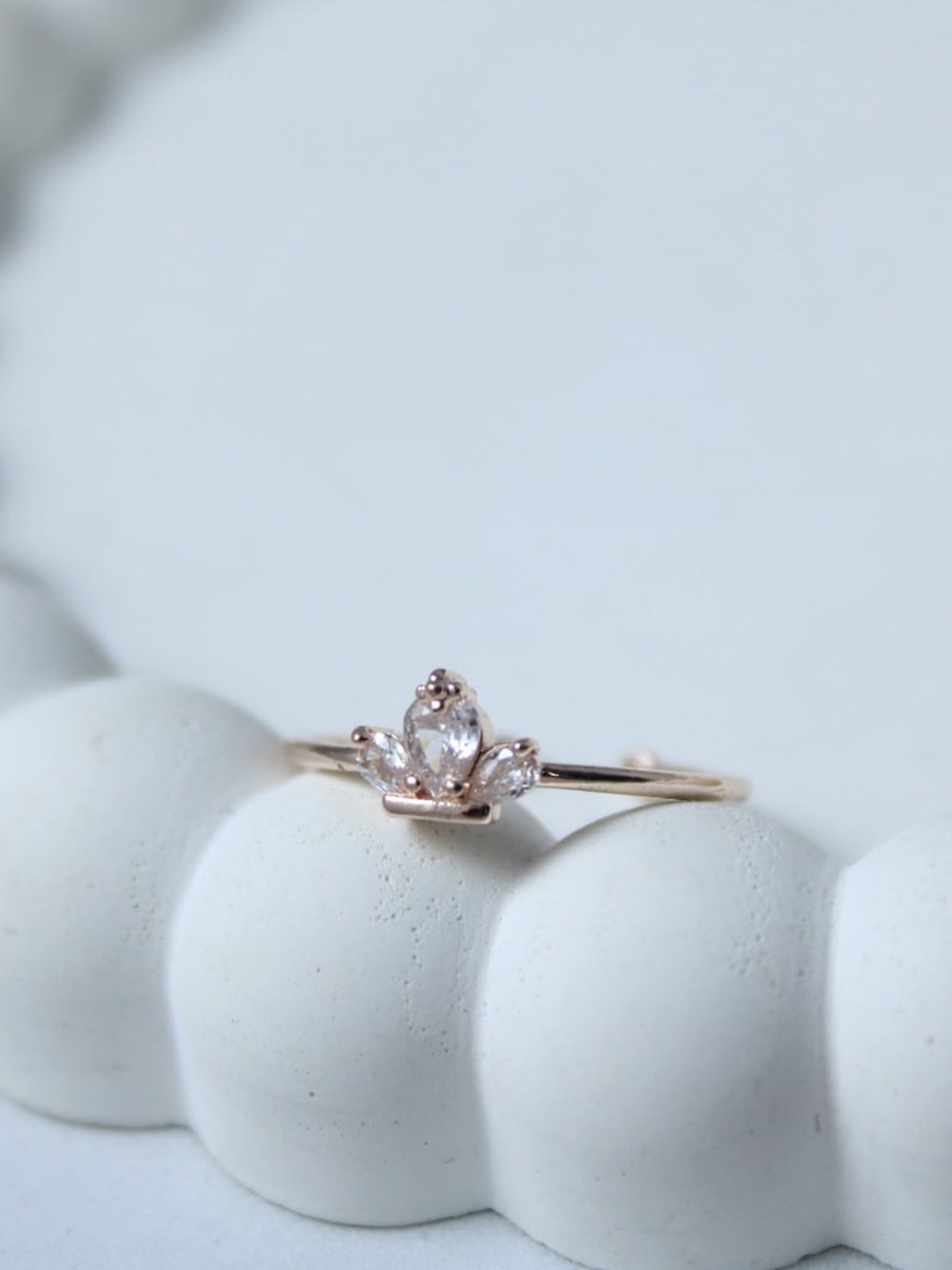 

SALTY Stone-Studded Finger Ring, Gold