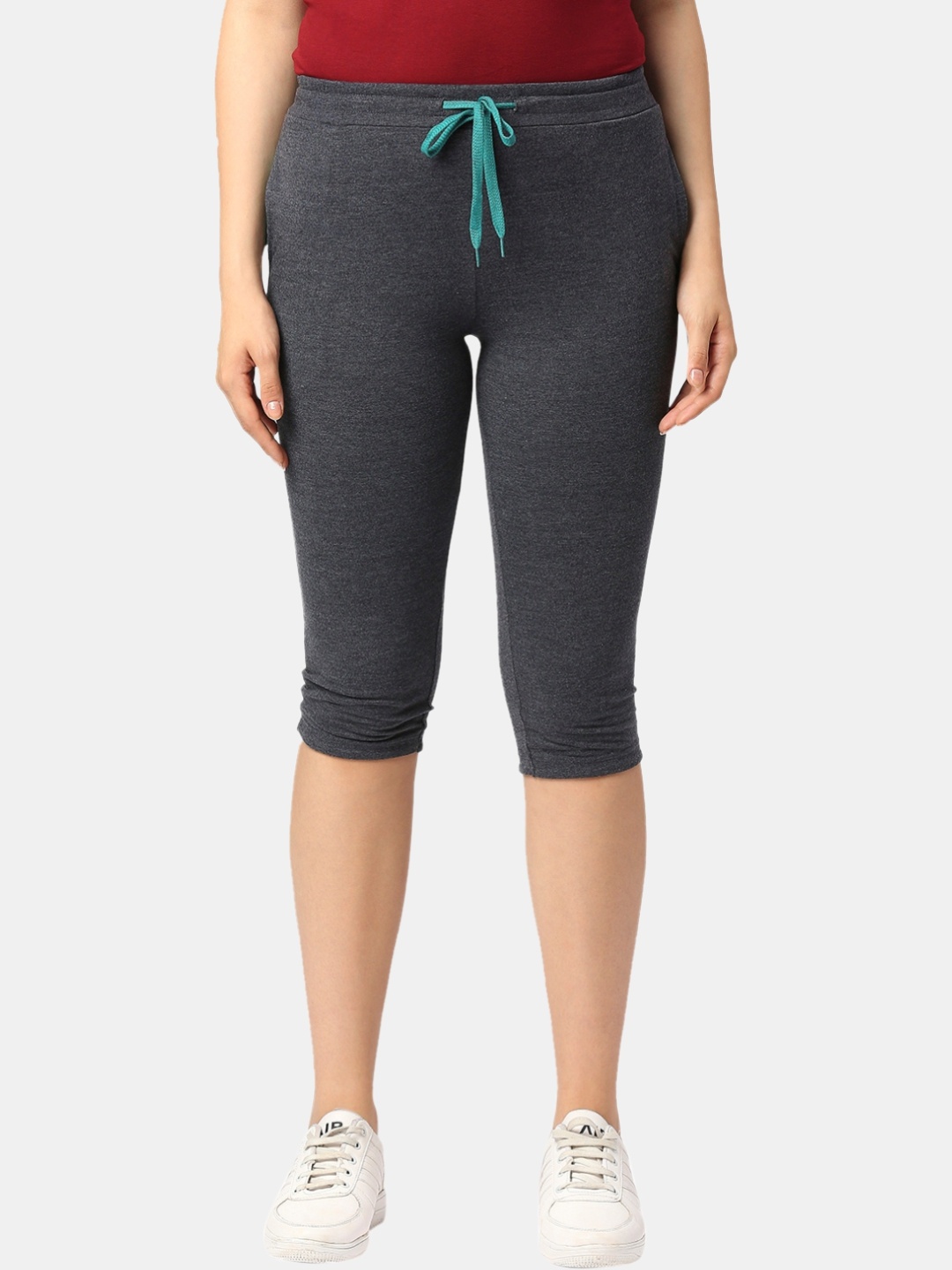 

Lovable Sport Women Mid-Rise Skinny Fit Capris, Blue