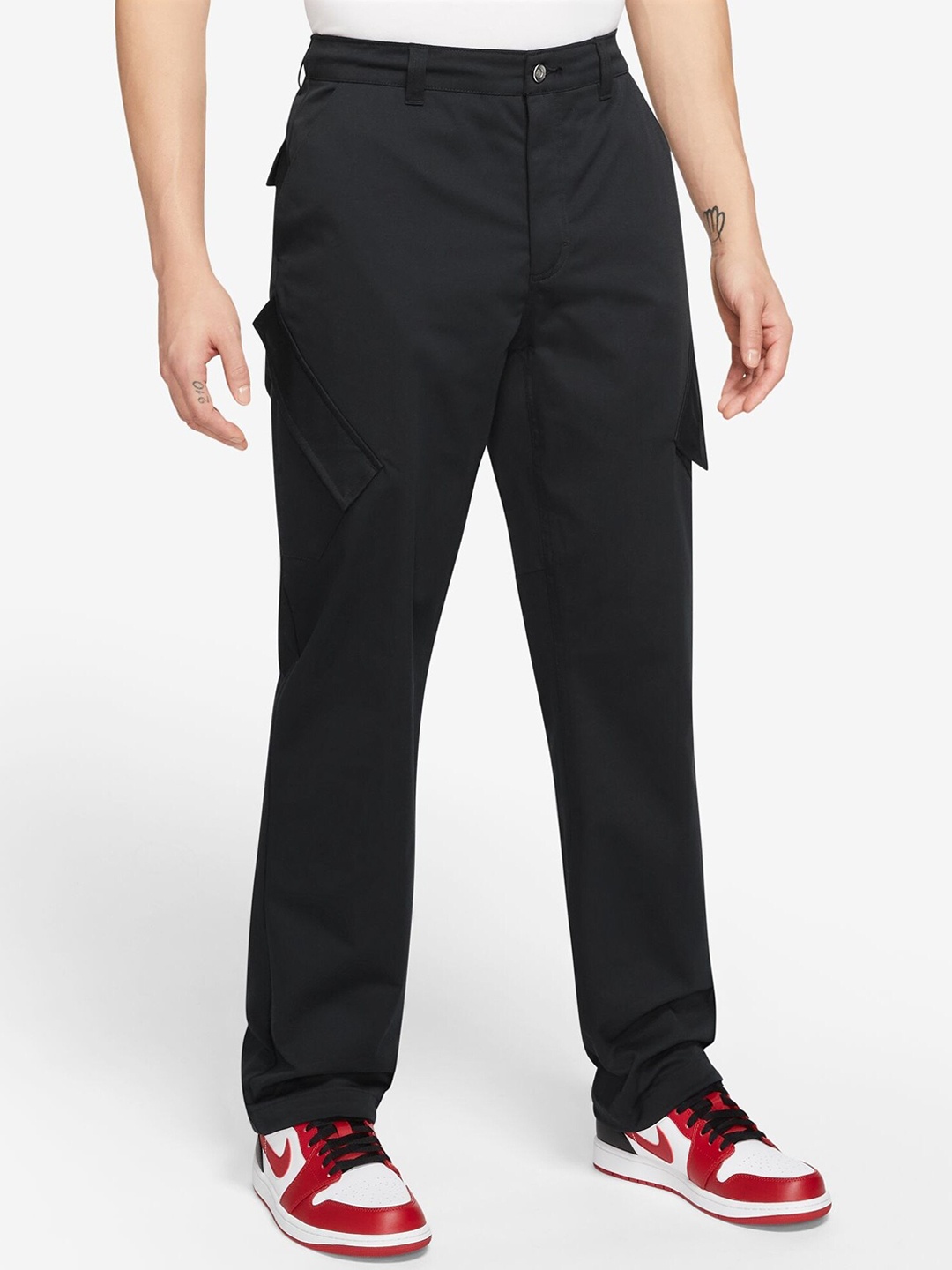 

Nike Men Jordan Essentials Mid-Rise Chicago Cargo Trousers, Black