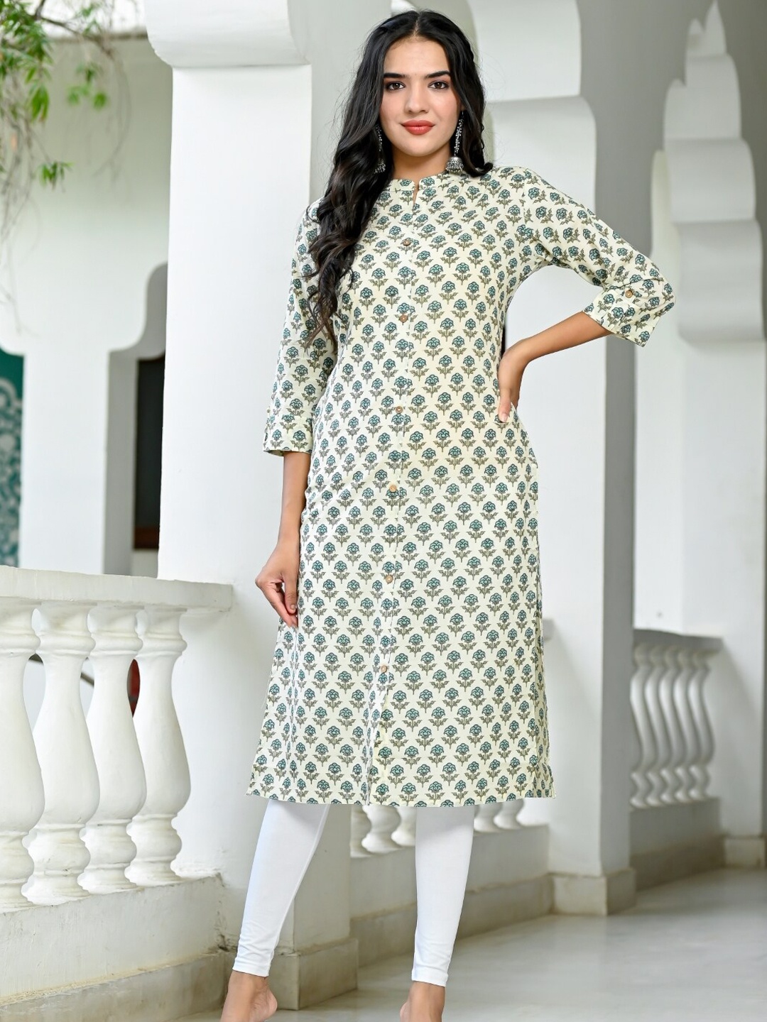 

Nishika Floral Printed Round Neck Cotton Kurta, Off white
