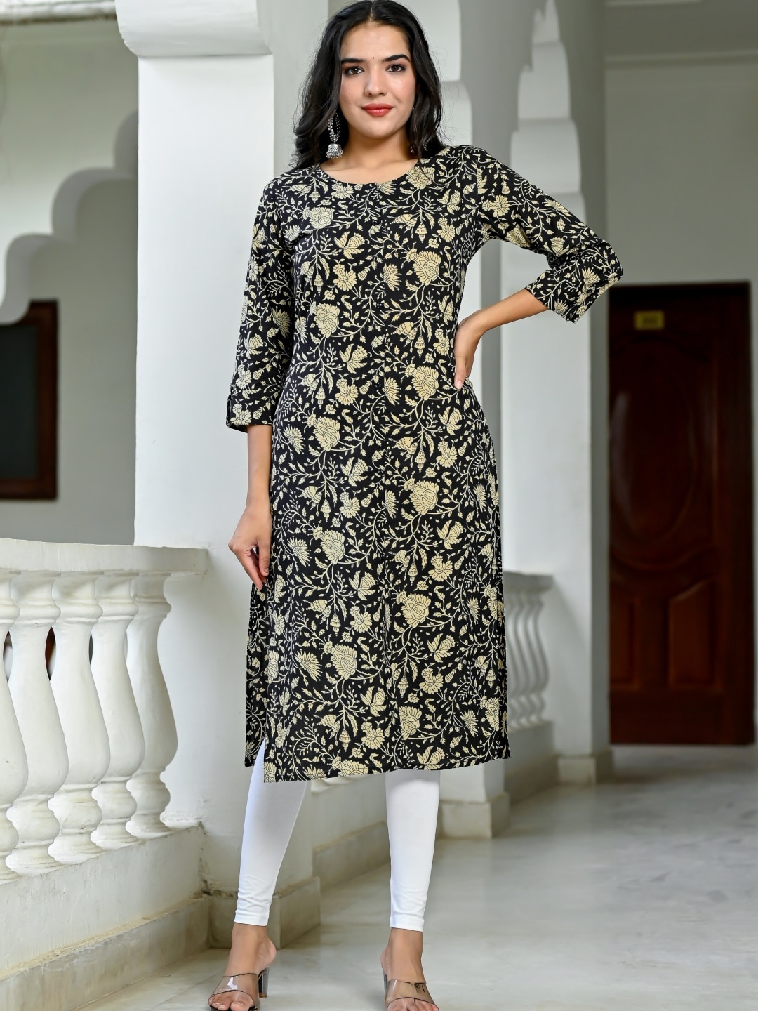 

Nishika Floral Printed Cotton Kurta, Black
