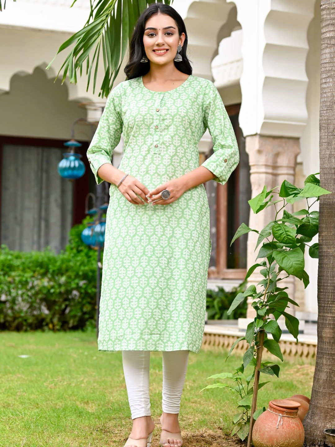 

Nishika Floral Printed Cotton Kurta, Fluorescent green