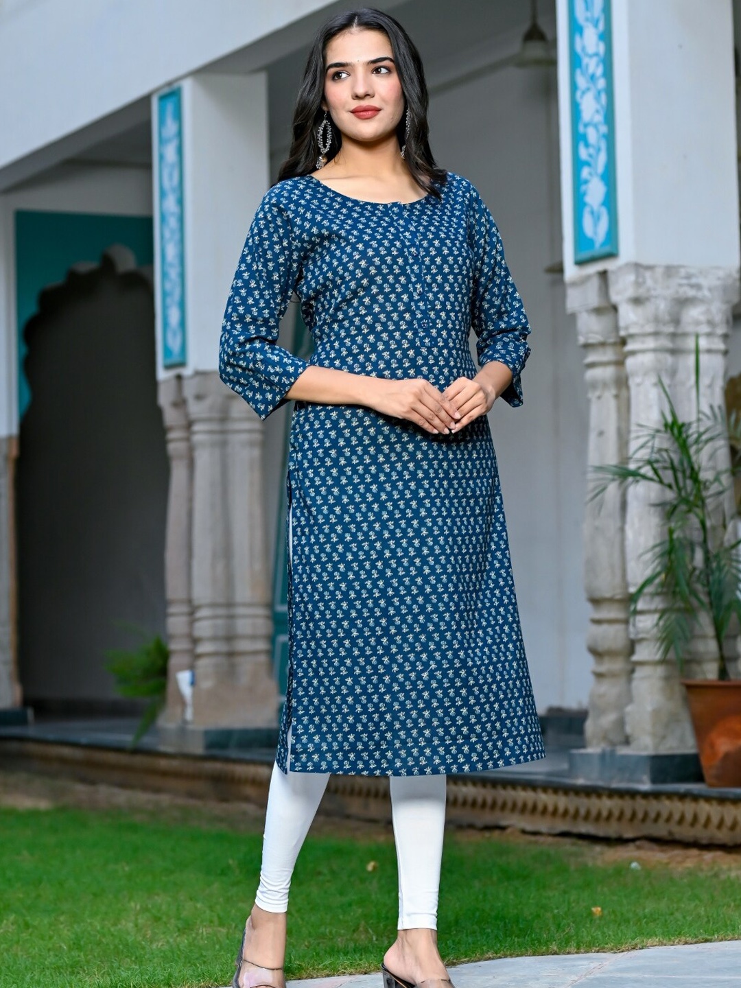 

Nishika Floral Printed Cotton Straight Kurta, Blue