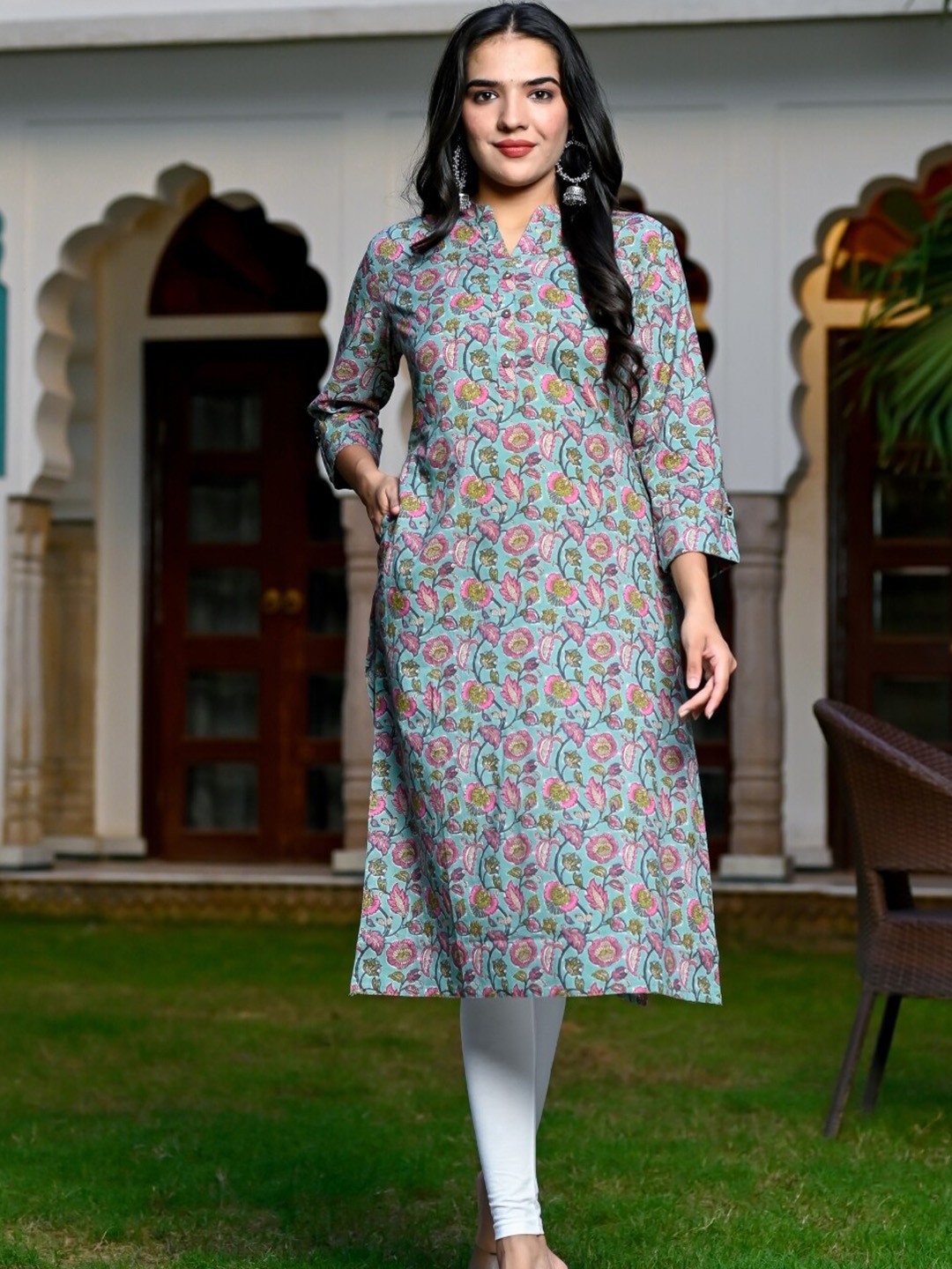 

Nishika Floral Printed Cotton Kurta, Green