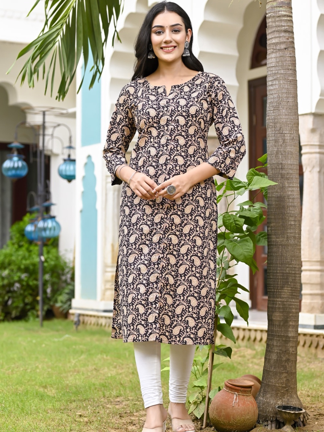 

Nishika Paisley Printed Cotton Kurta, Black