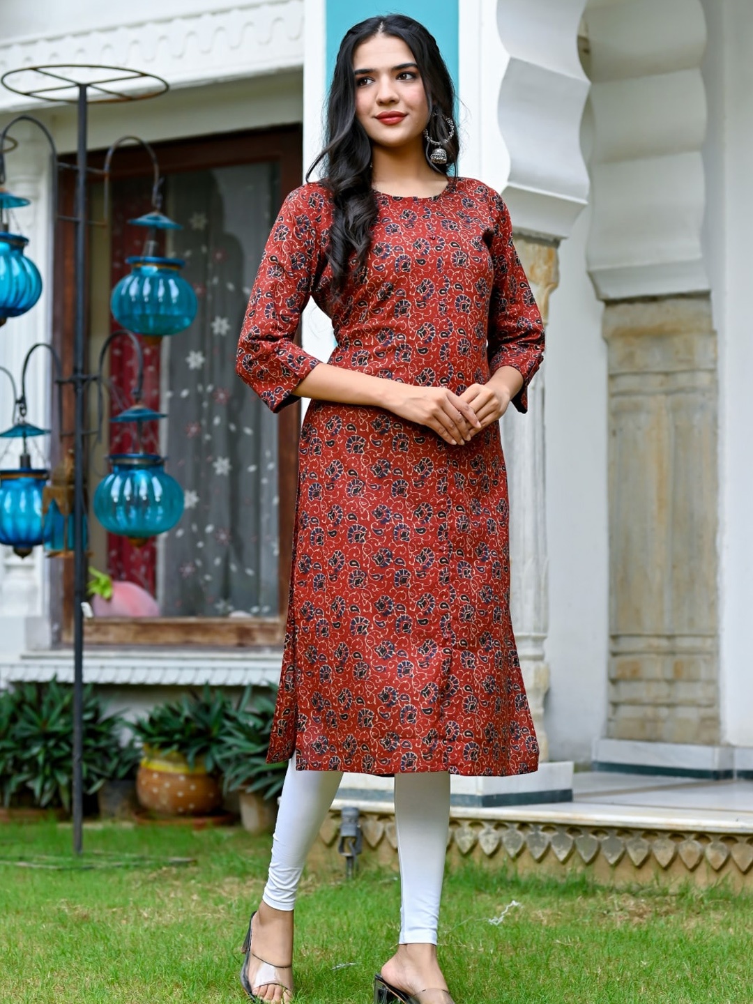 

Nishika Ethnic Motifs Printed Cotton Kurta, Maroon