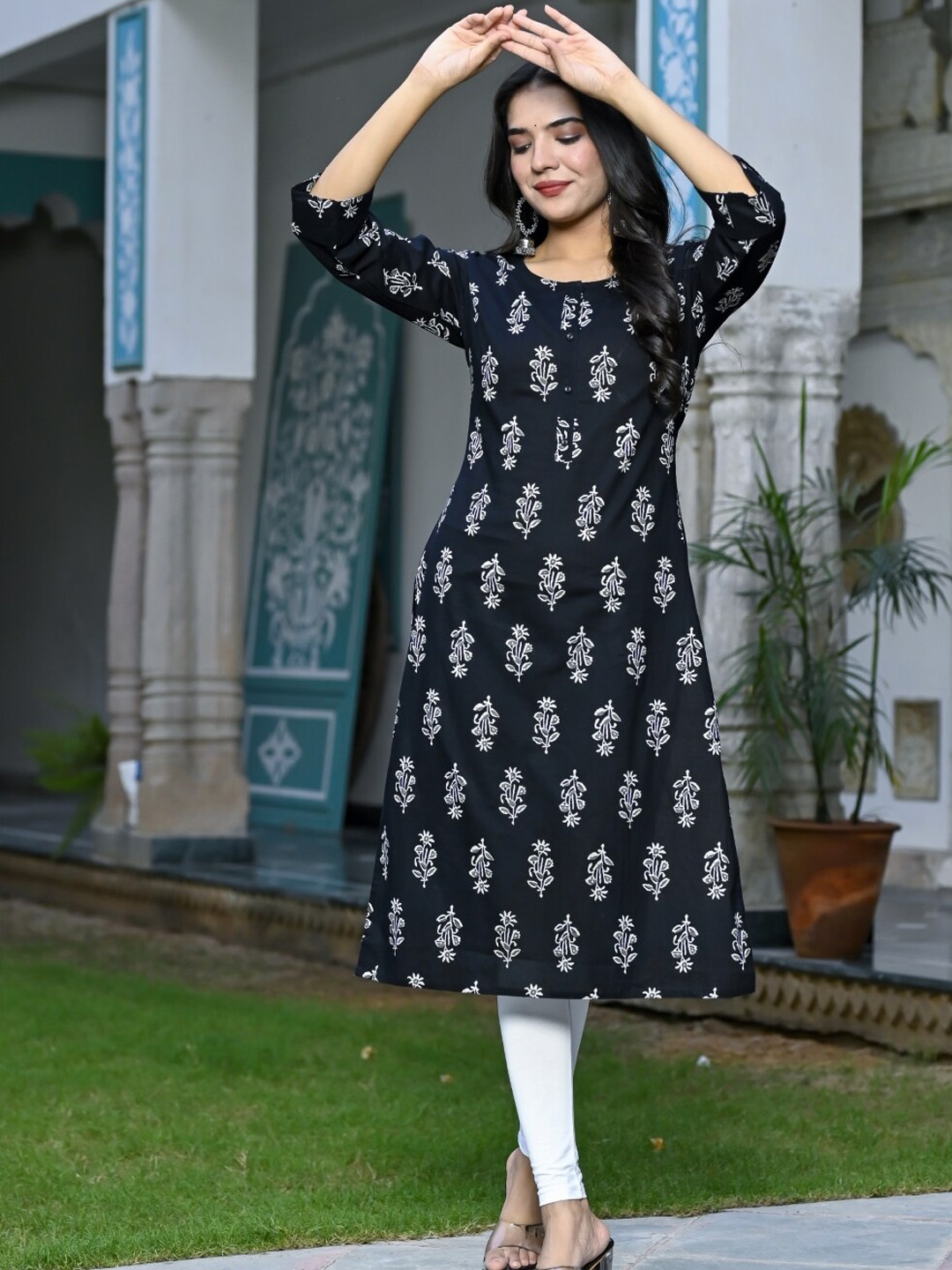 

Nishika Ethnic Motifs Printed Cotton Kurta, Black