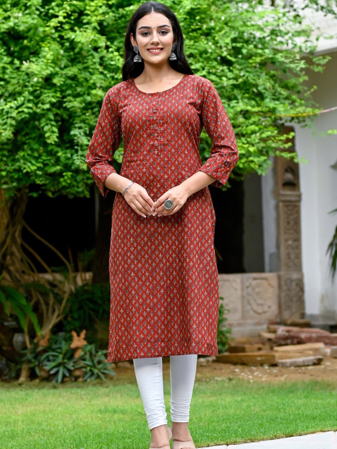 

Nishika Ethnic Motifs Printed Cotton Kurta, Maroon