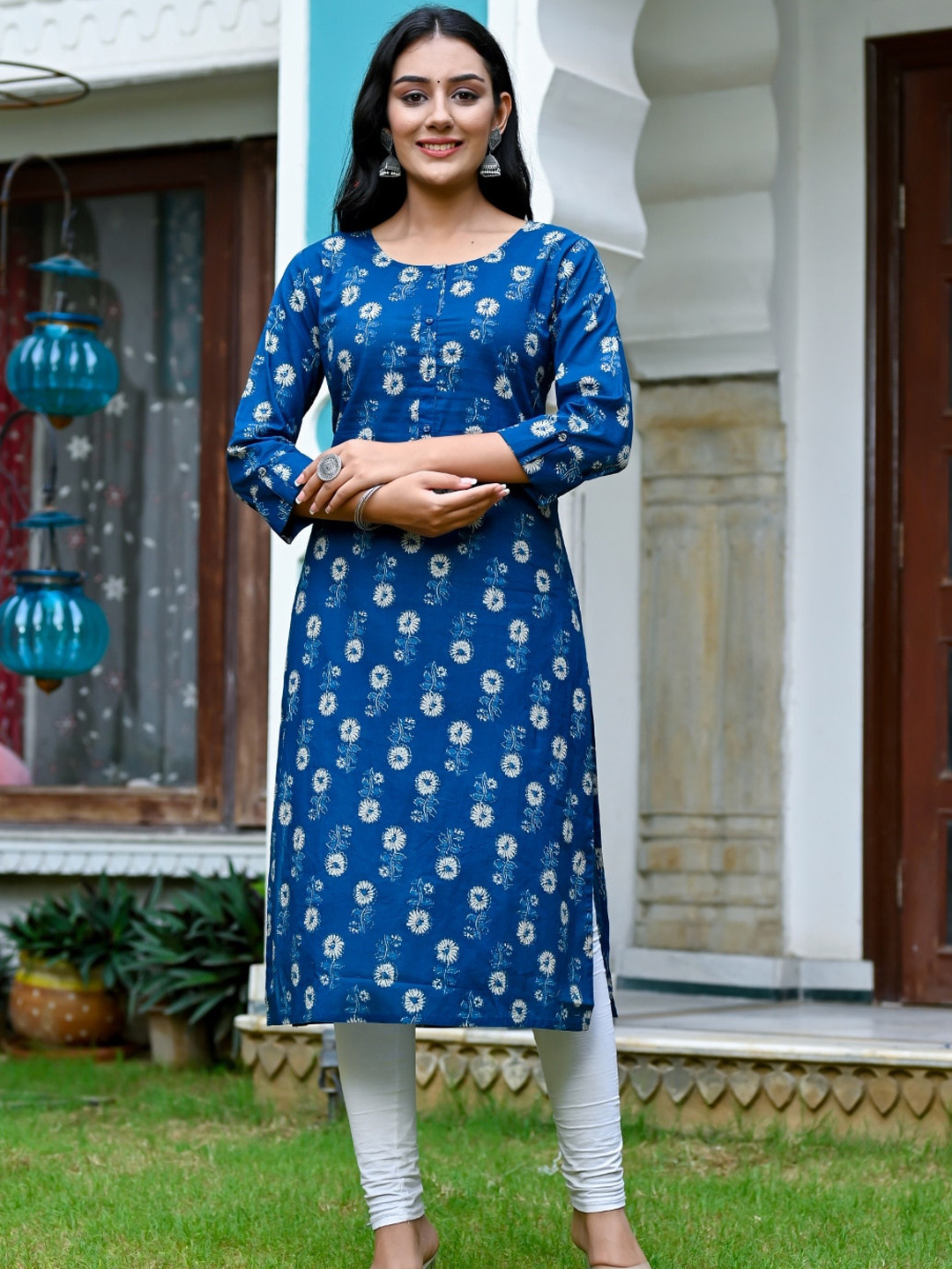 

Nishika Floral Printed Cotton Straight Kurta, Blue