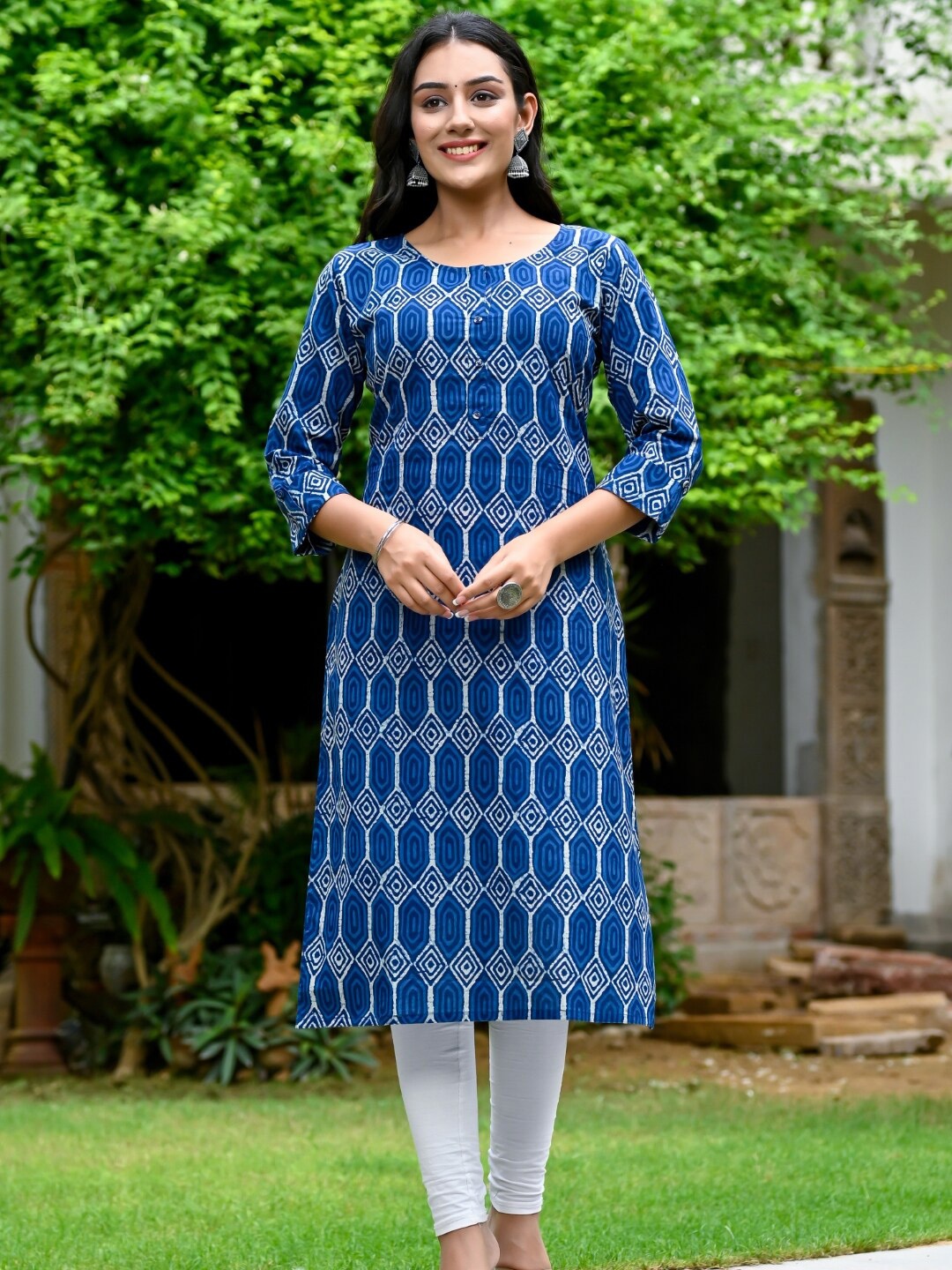 

Nishika Geometric Printed Cotton Kurta, Blue