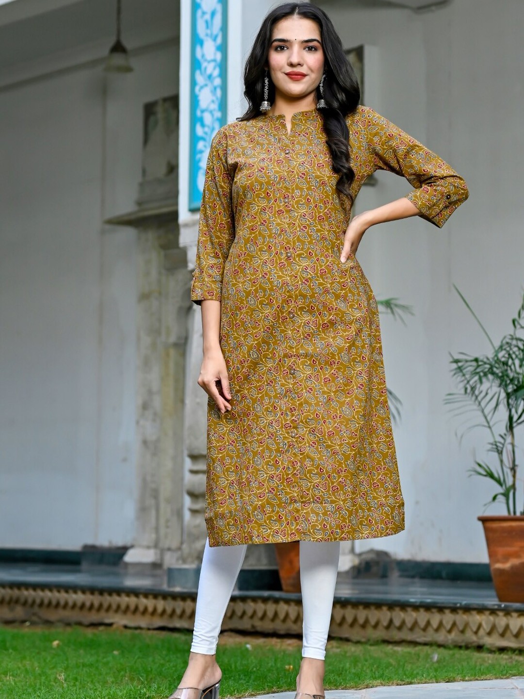 

Nishika Floral Printed Mandarin Collar Cotton Kurta, Brown