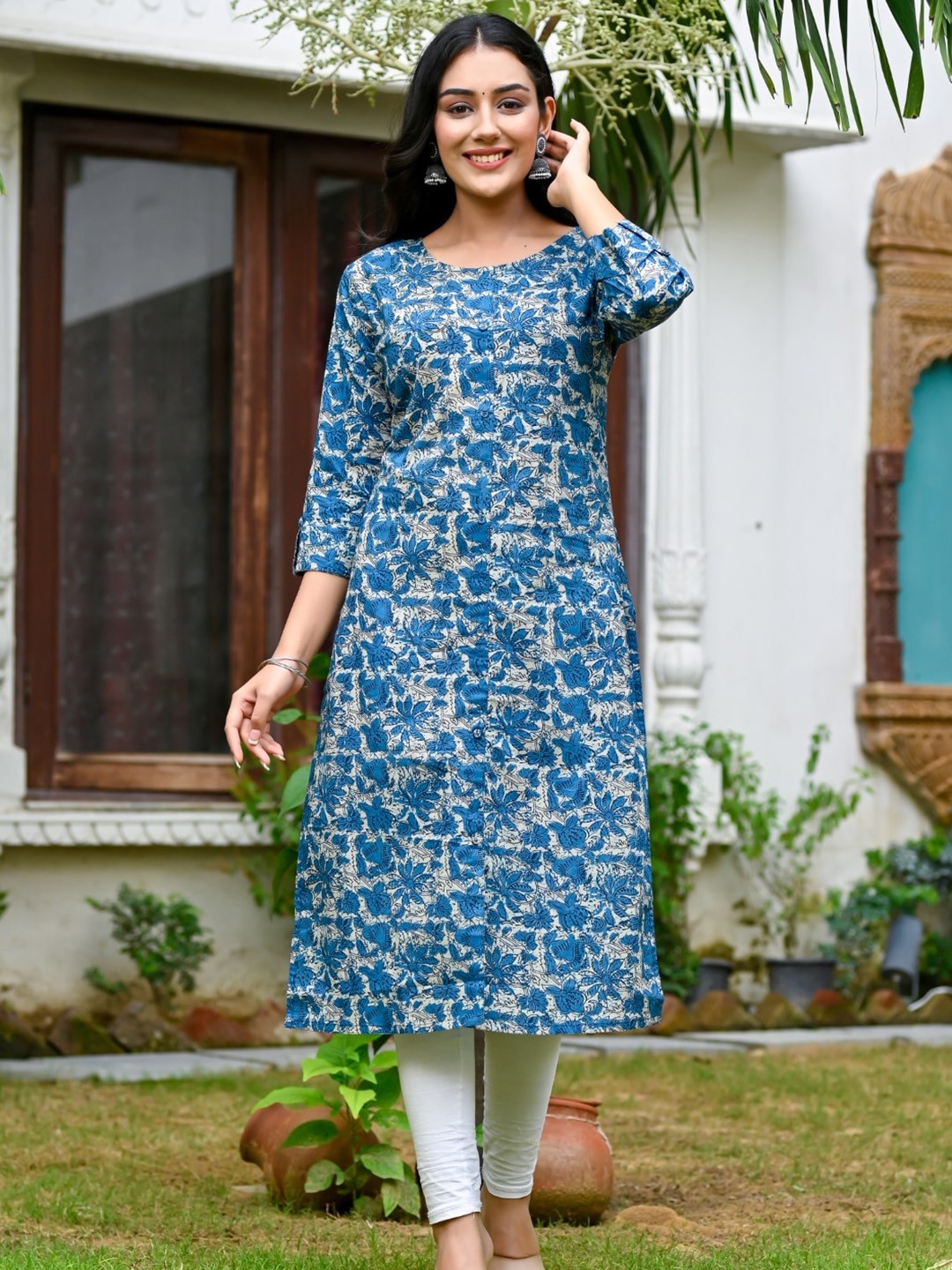 

Nishika Floral Printed Round Neck Cotton Kurta, Blue
