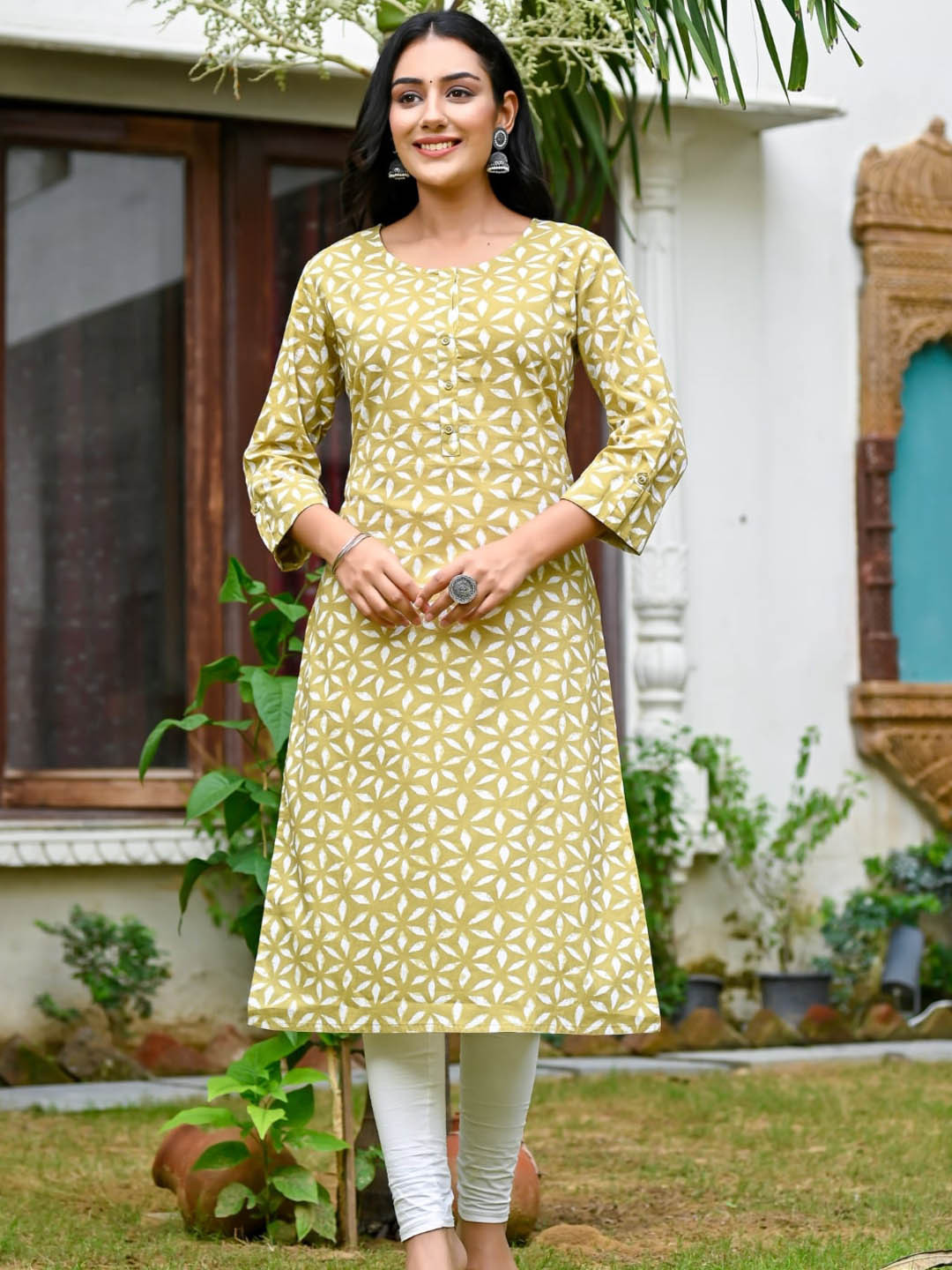 

Nishika Floral Printed Pure Cotton Kurta, Green