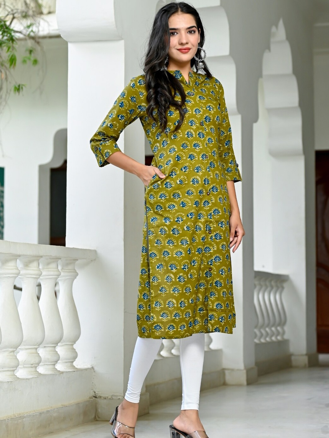 

Nishika Floral Printed Cotton Kurta, Green