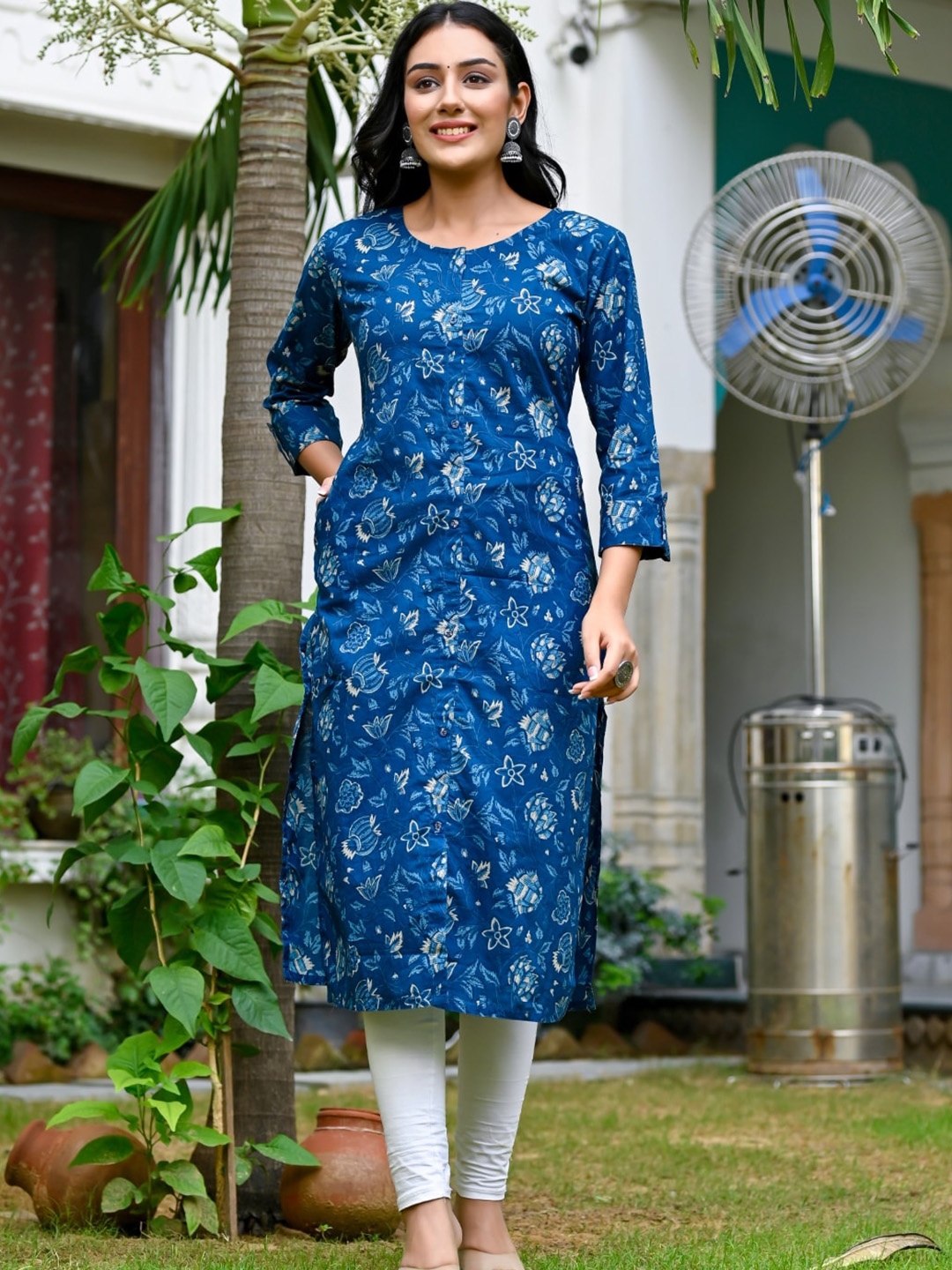 

Nishika Floral Printed Cotton Straight Kurta, Blue