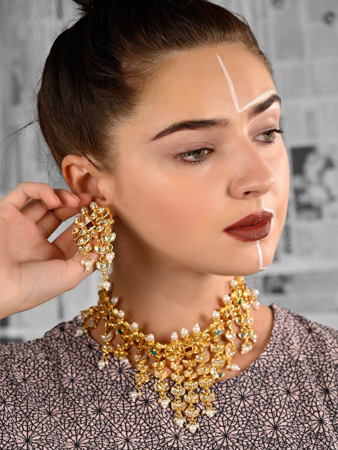

ODETTE Gold-Plated Stone-Studded & Beaded Choker Traditional Necklace Jewellery Set
